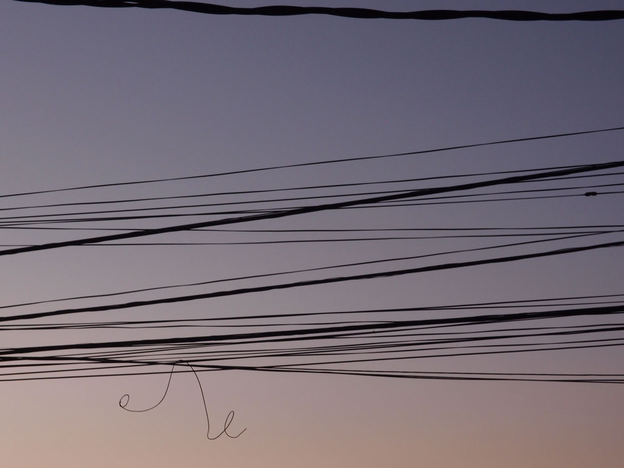 2016-02-01 Draht am blauen Abendhimmel (Foto)